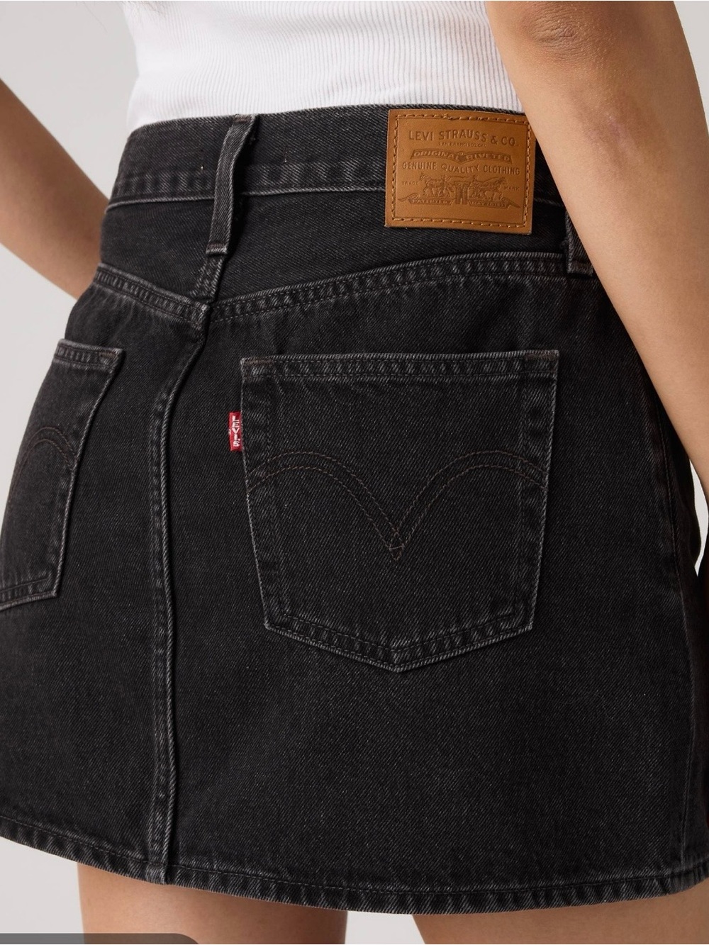 Levi's Black Denim Icon Mini Skirt sz 24 NWT